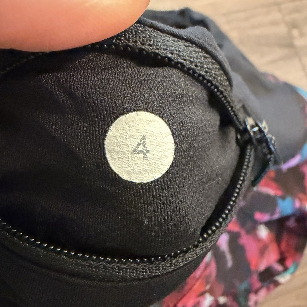 Lululemon Speed Up Low Rise Shorts 3" - Sz 4 Lined Zip Pocket Multicolor - Picture 3 of 5